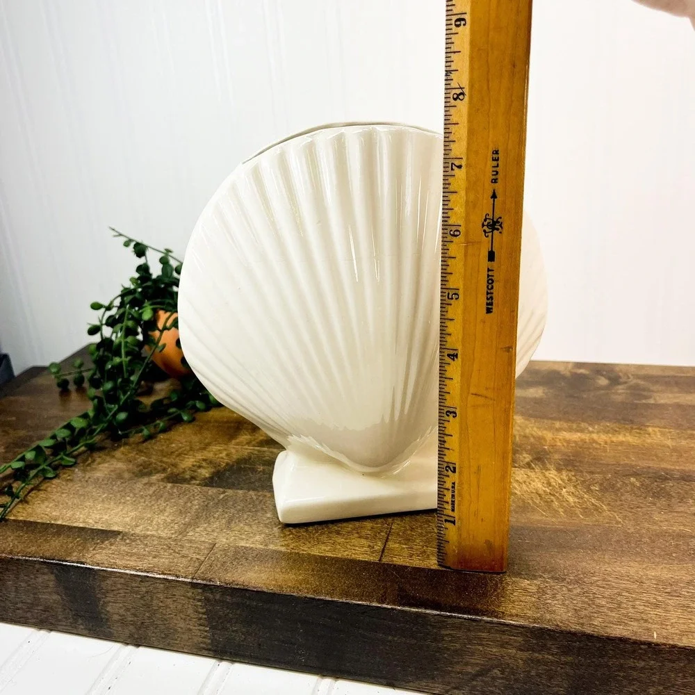 Vintage Cream Seashell Vase, Ceramic‎ Seashell Decor